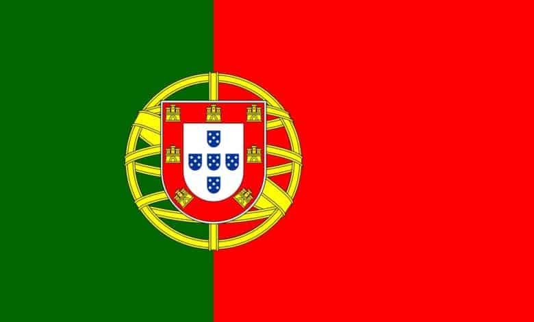 كم بلد يحد البرتغال
