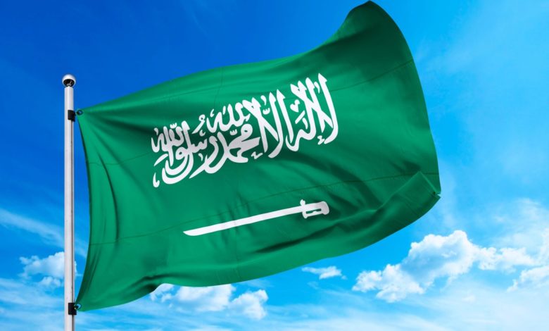 أقر الشكل الأخير للعلم السعودي بمواصفاته التي حددها النظام الخاص به في عهد الملك