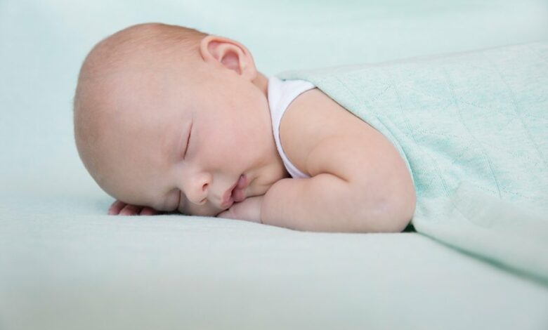 أفضل وضعية لنوم الرضيع