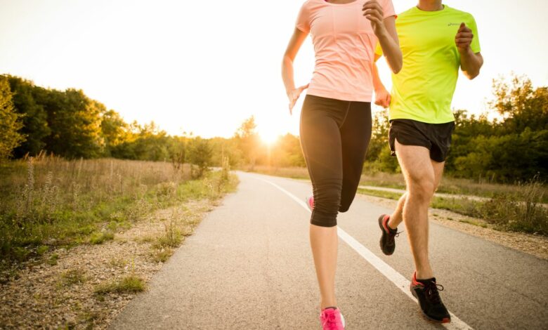 هل المشي السريع يخفض الدهون الثلاثية